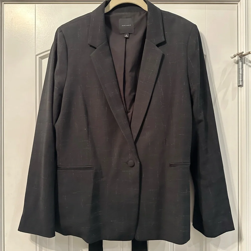 Alex Marie Elegant Black Blazer with Tie - Picture 4 of 8